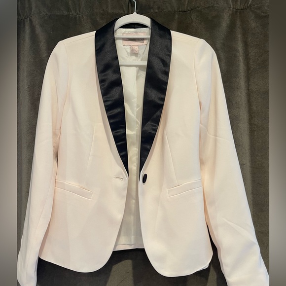 Women’s Blazer - Picture 2 of 3